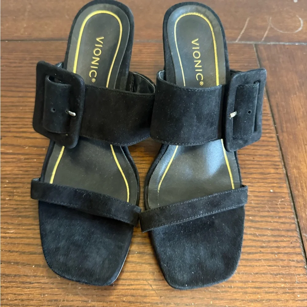 Vionic Brookelle‎ Black Suede Buckle Heeled Sandals 6.5